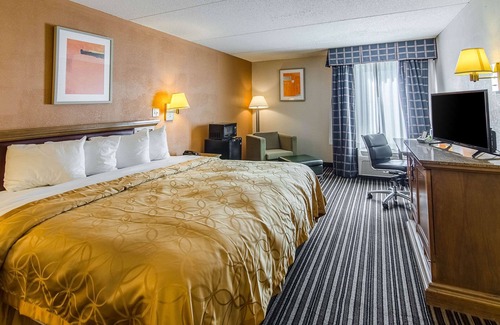 Norton Hotel | Econo Lodge Inn & Suites