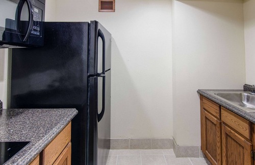 Norton Hotel | Econo Lodge Inn & Suites