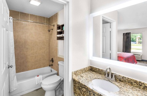 St. Martin Hotel | Econo Lodge Inn & Suites Ocean Springs - Biloxi