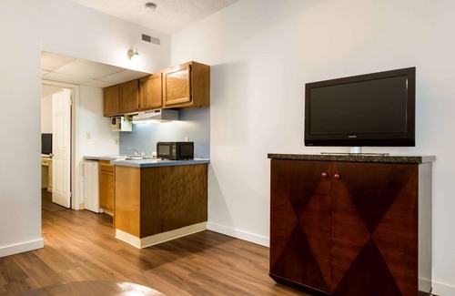 White Haven Hotel | Econo Lodge Inn & Suites Lake Harmony - Pocono Mountains Area