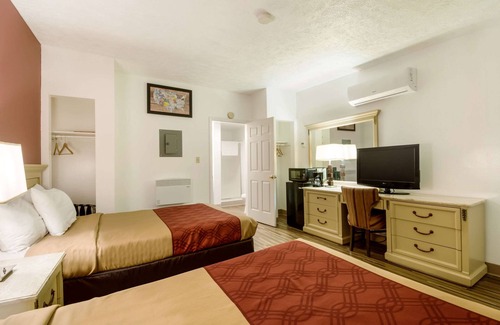 White Haven Hotel | Econo Lodge Inn & Suites Lake Harmony - Pocono Mountains Area