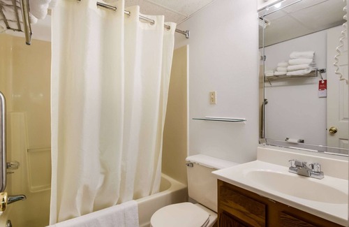 White Haven Hotel | Econo Lodge Inn & Suites Lake Harmony - Pocono Mountains Area
