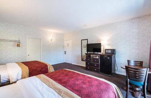 Lee Cabin | Econo Lodge Lee - Great Barrington