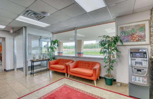 Neenah Hotel | Econo Lodge Neenah