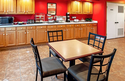 Menominee Hotel | Econo Lodge on the Bay