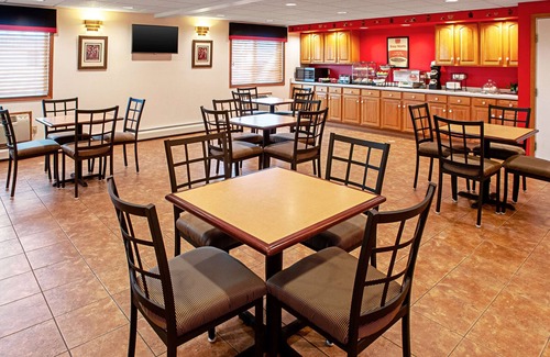 Menominee Hotel | Econo Lodge on the Bay