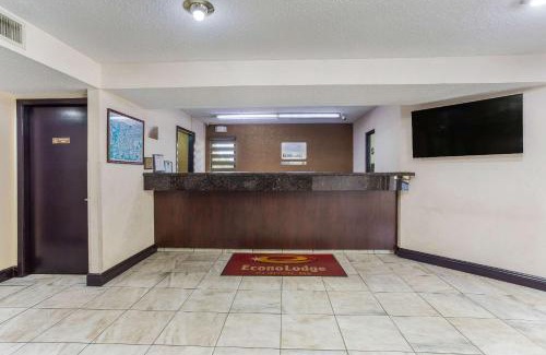 Clinton Cabin | Econo Lodge