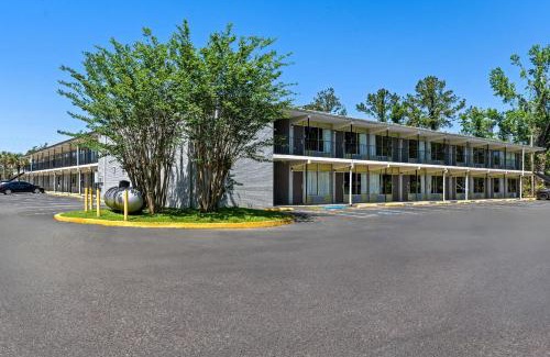 Jennings Cabin | Econo Lodge