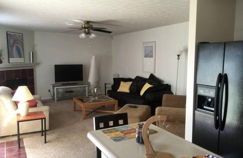 Maxwell Apartment | Economical Sleep Room * Comfy * Use of Whole House