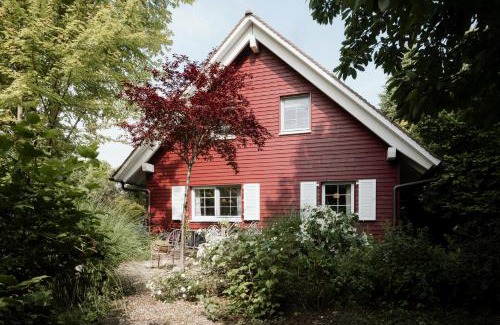 Kaltenbach House | EDEN COTTAGE, Bezauberndes Schwedenhaus mit Garten und Kamin