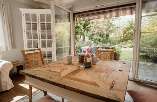 Kaltenbach House | EDEN COTTAGE, Bezauberndes Schwedenhaus mit Garten und Kamin