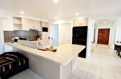 Redland Bay House | Eden, Elegance by the Bay