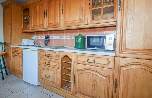 Par House | EDEN RETREAT, pet friendly, with a garden in Par