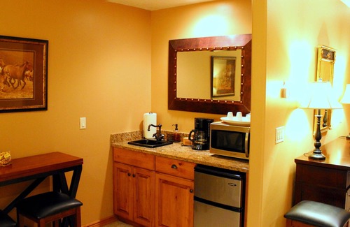 Wolf Creek Apartment | Eden Studio Suite minutes to Powder Mountain, Snowbasin & Nordic Valley