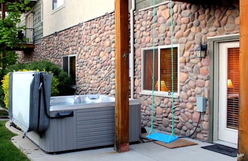 Wolf Creek Apartment | Eden Studio Suite minutes to Powder Mountain, Snowbasin & Nordic Valley
