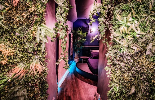 Breuches Villa | Eden Tropical Love Room