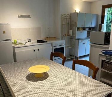 Fontaine-les-Dijon Apartment | Eden un jardin au cœur du vieux village