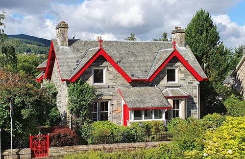 Aberfeldy House | EDENGROVE, pet friendly, with open fire in Aberfeldy
