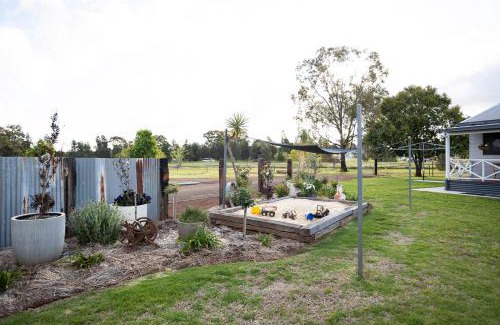 Parkes House | EdenValley Private Manicured Gardens with Fire Pit