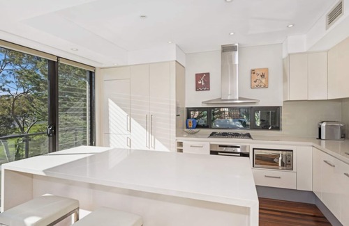 Avoca Beach Apartment | Edge Luxury Apartments - 100m to beach flat walk