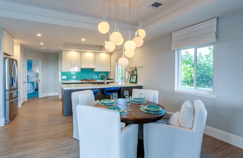 Hope Town House | Edge of Blue-Discover Serenity at Edge of Blue: Your Tranquil Island Retreat