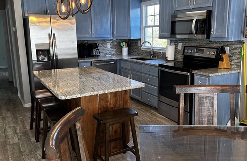 Surf City House | Edge of the Sand, Ocean View, Beach Access across street Includes Linens & Towel