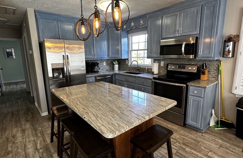 Surf City House | Edge of the Sand, Ocean View, Beach Access across street Includes Linens & Towel