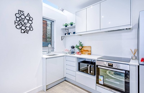 Offerton House | Edgeley House 2 bed House in Pitt St