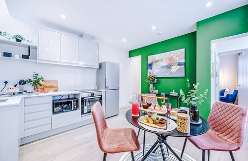Offerton House | Edgeley House 2 bed House in Pitt St