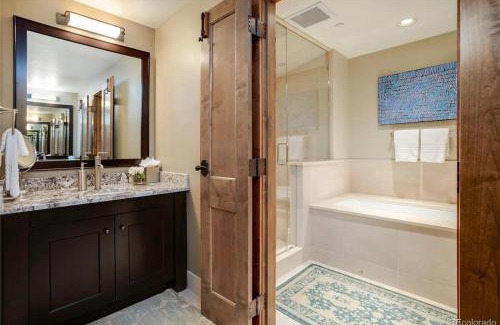 Steamboat Springs House | Edgemont 2300 - Luxury Ski-in Ski-out Condo!