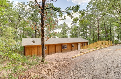 Edgemont House | Edgemont Waterfront Cabin Rental with Beach Access!
