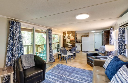 Edgemont House | Edgemont Waterfront Cabin Rental with Beach Access!