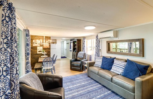 Edgemont House | Edgemont Waterfront Cabin Rental with Beach Access!