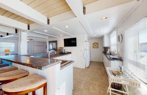 Edgewater Acres House | Edgewater Acres waterfront home with dock, bay access, & outdoor dining