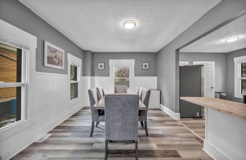 Detroit - Shoreway House | Edgewater Beach Haven - Night Shift Nest Room