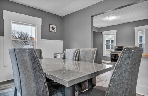 Detroit - Shoreway House | Edgewater Beach Haven - Night Shift Nest Room