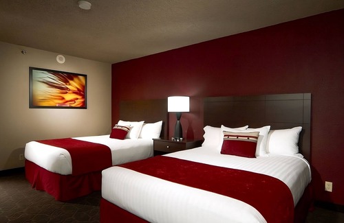 Laughlin Hotel | Edgewater Casino Resort, Sedona Pool View Queen Non Smoking Room, Free Parking!