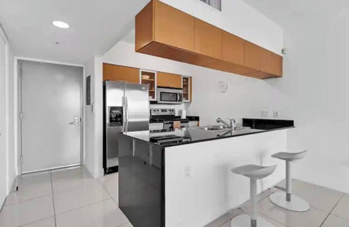 Edgewater Apartment | Edgewater High-Rise | Stunning Bay Views + Gym