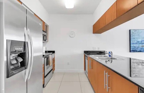Edgewater Apartment | Edgewater High-Rise | Stunning Bay Views + Gym