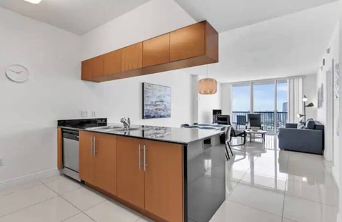 Edgewater Apartment | Edgewater High-Rise | Stunning Bay Views + Gym