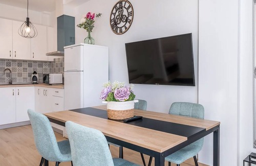 Pradollano Apartment | Edificio Los Alpes Apartment 'Frio Y Sol' with mountain views, private terrace, parking space, private parking space
