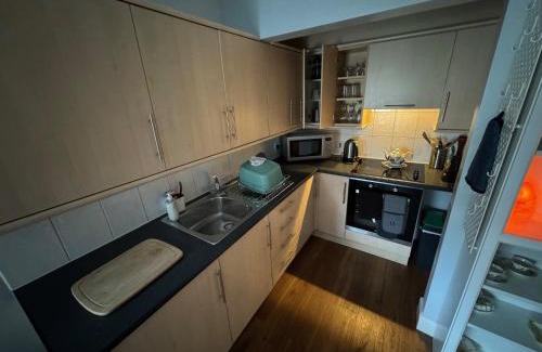 Portobello Apartment | Edinburgh TWO BEDROOM apartment with free side street parking 24 hours