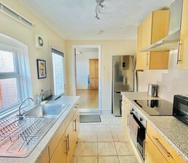 City Centre House | Edwards Cottage - Grove Road Cottages
