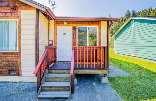 Orick Apartment | Efficient Studio Getaway w/ Free WiFi, Kitchenette, & Private Washer & Dryer!