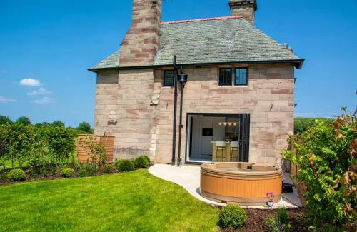 Tattenhall House | Effortlessly stylish hideaway for two in the heart of rural Cheshire