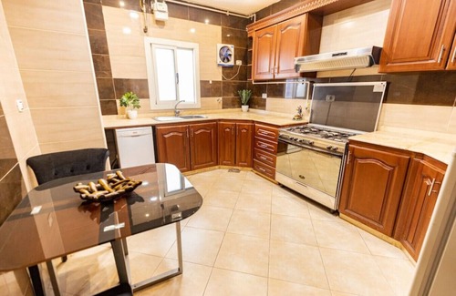 Taqseem Laselky Apartment | Hibiscus Haven Suite 3BR