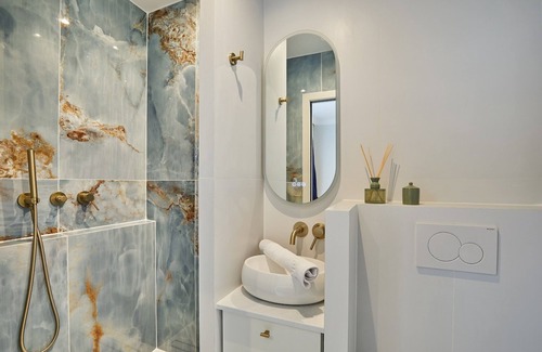 7th Arrondissement Apartment | Eiffel Tower Apartment Invalides