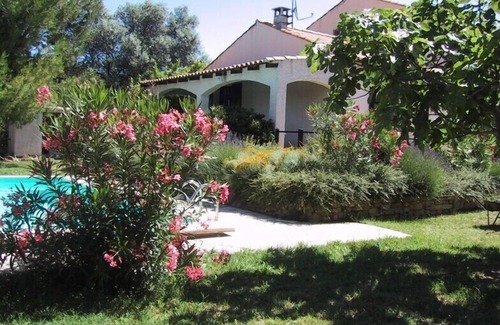 Villeveyrac House | eig. Pool (fenced), air conditioning, W-LAN, Smart-TV, close to the sea, large garden. Garden, comf. Exhib.