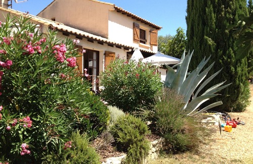 Villeveyrac House | eig. Pool (fenced), air conditioning, W-LAN, Smart-TV, close to the sea, large garden. Garden, comf. Exhib.