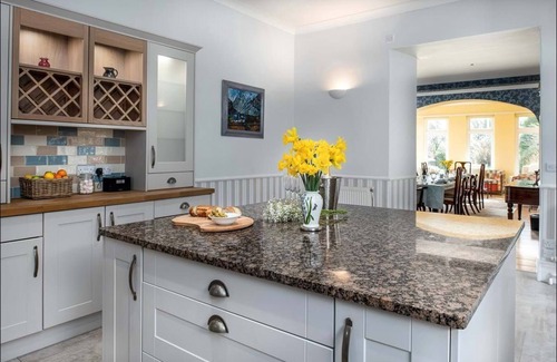Pentrefelin Cottage | Eisteddfa - sleeps 10 guests in 5 bedrooms